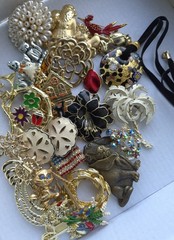 Huge Vintage Jewelry Lot 165 Gold and Silvertone Givenchy Trifari Juliana