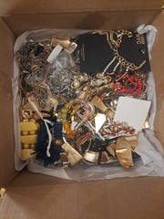 15+ Lb Lot Vintage-Now Costume Junk Jewelry Parts Scrap Beads Earrings Crafts