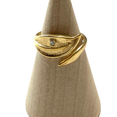 Vintage Avon Signed Gold Tone Leaf Wrap Ring Small Rhinestone Accent Size 5.5