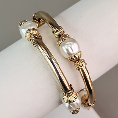 Vintage Baroque Faux Pearl Bracelet Wrap Memory Wire Tassel Gold Tone 5.75″