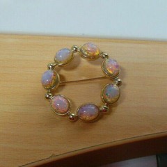 Foiled Cabochon Stone Brooch
