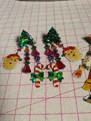 Vtg 80s (2) Watta KCFA Laundry Christmas Santa Earrings Lunch At The Ritz -like