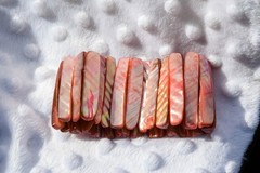 Vintage 1.75″ high Pink Abalone shell bracelet with stretch