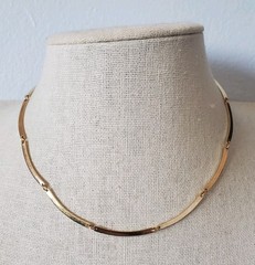 Vintage Avon Scalloped Casual Gold Tone Curved Bar Link Necklace