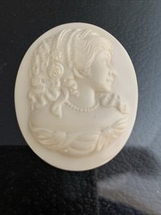 Antque Vintage Beautifully Carved Cameo Left Facing