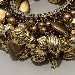 VTG Cha Cha charm/bead cluster expansion bracelet. Dangle silvertone beads. J-37