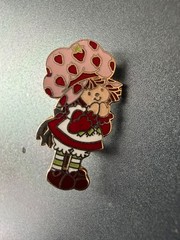 Vintage 1980 Strawberry Shortcake Enamel Lapel Pin Brooch Gold Tone Cloisonné