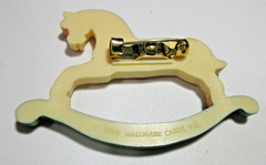 VTG 1980S SIGNED 1989 HALLMARK CARD CHRISTMAS ROCKING HORSE Red Green Brooch Pin