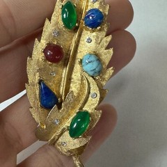 Vintage Brooch Leaf Cabochon Stones Colorful Ornate Goldtone Unsigned