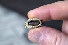 TINY ANTIQUE GEORGIAN ENGLISH 9K GOLD LOCKET PEARL MOURNING BROOCH PIN c1815