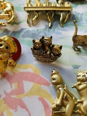 Lot Of 22 Vintage Cat Brooches And Pins Some Signed Various Black Cat, Gold