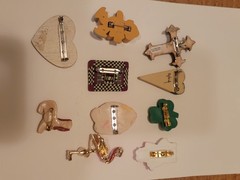 Vintage And Modern Brooch Pin Lot Mixed Themes All Occasions CA USA E459-1