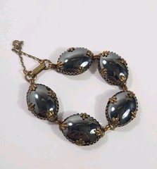 Vintage Jan Michaels Antiqued Brass Filigree Hematite Cabochon 5 Link Bracelet