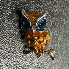 Vintage Blue Green Eyes Owl Gold Tone Brooch