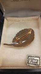 Vintage Fine Finish Gold Tone Leaf Brooch Pin With Authentic Cultura Pearl W/Box