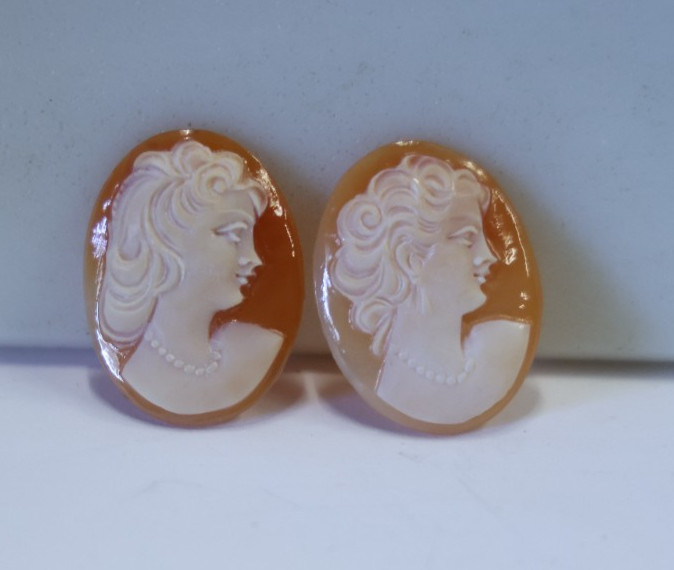 (2) Vintage Shell Cameo Lady Scene 1 1/4x 7/8″