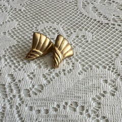 Vintage Gold Tone Fan/Shell Clip-On Earrings for Women, No Stone Pair