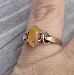 Antique 18K Yellow Gold Orange Fire Ethiopian Opal Ring Old Estate Jewelry