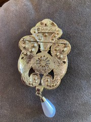 Jeff Lieb Gold Tone Faux Pearl & Clear Rhinestone Brooch Signed 4×2″
