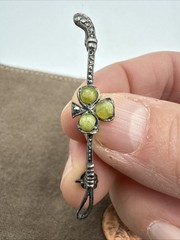 925 Sterling Silver Vintage Brooch Pin Swirl Carved Irish Peridot Clover BP10712