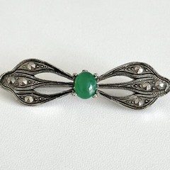 Vintage Silver Tone Green Stone & Marcasite Bar Shaped Ladies Brooch Pin