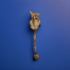 VTG Gold-tone metal articulated owl brooch with rhinestone eyes and dangle chain