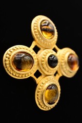 Danecraft Vintage Maltese Cross Cabochon Pin Brooch Brushed Gold Signed BinA18