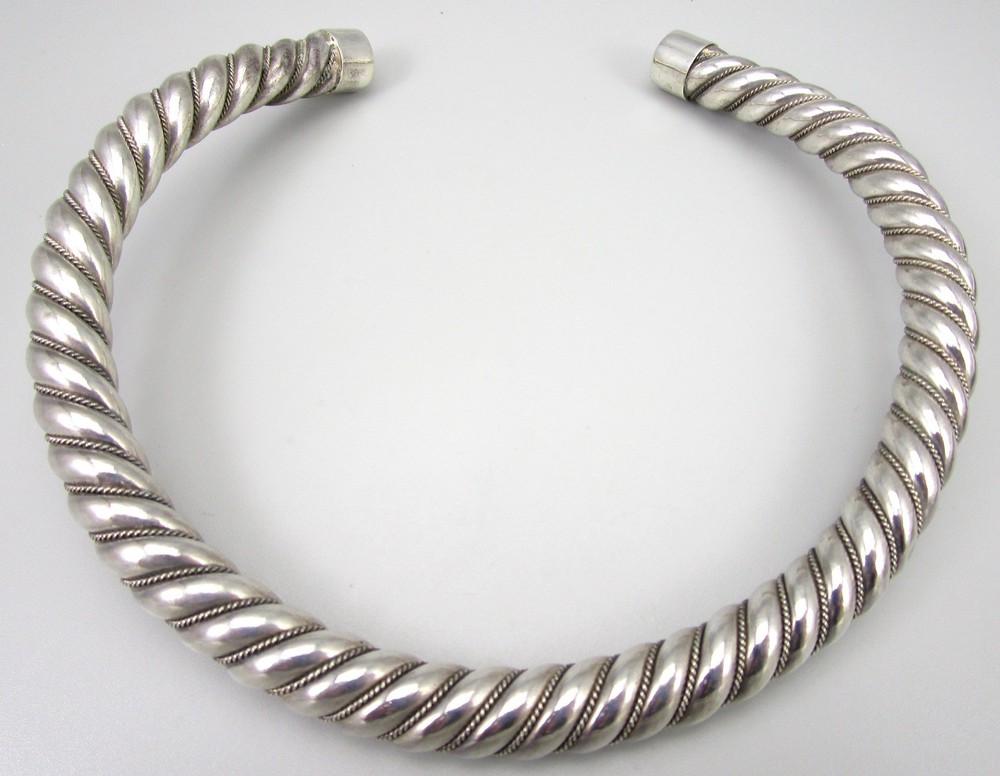 UNUSUAL HEAVY MEXICAN STERLING SILVER NECKWIRE TORQUE COLLAR NECKLACE 82G