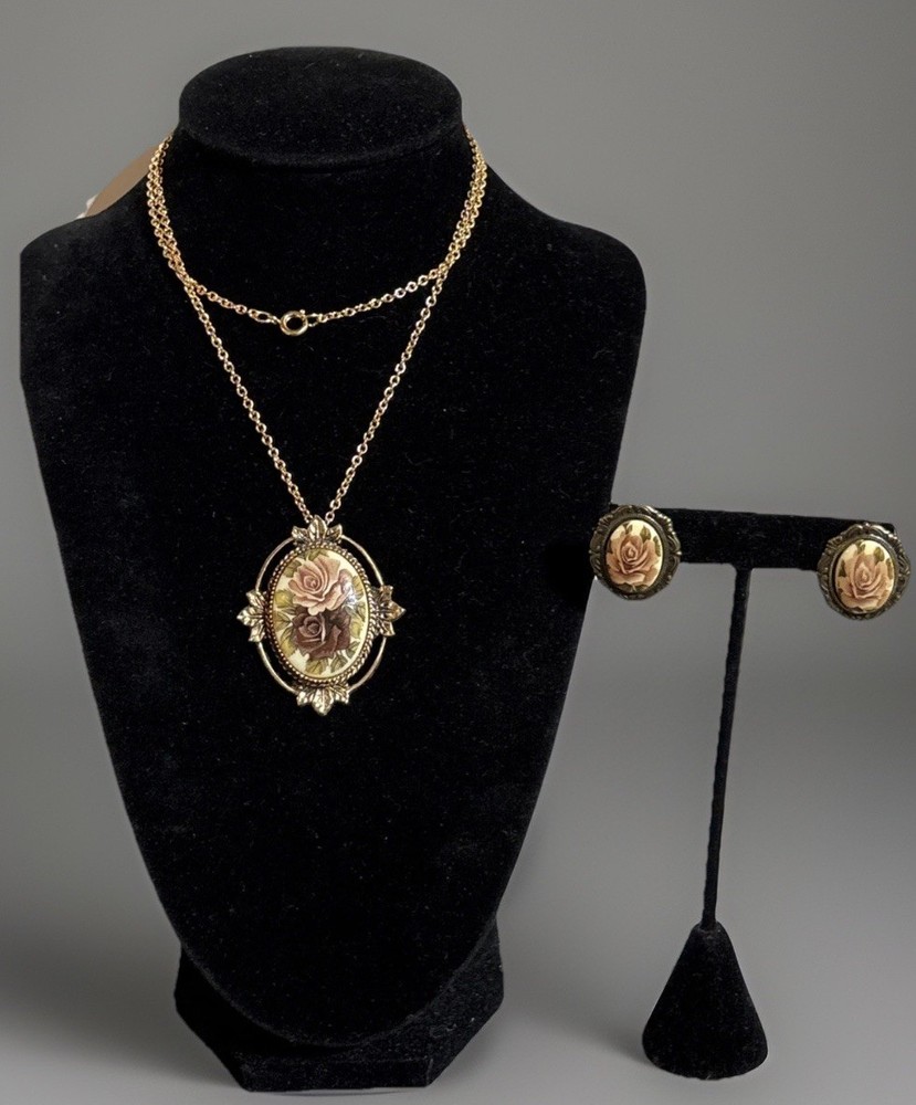 Vtg Signed Sarah Coventry Rose Floral Cameo Pendant Necklace Matching Earrings