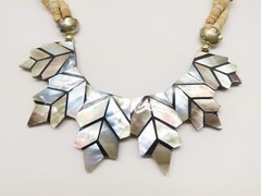 Vintage Mother of Pearl Inlay Leaf Necklace Hand Crafted Heishi Beads D2518