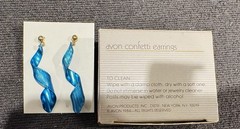 VTG 1984 Avon Confetti Earrings Blue Ribbon Twist Dangle Surgical Steel Post NIB