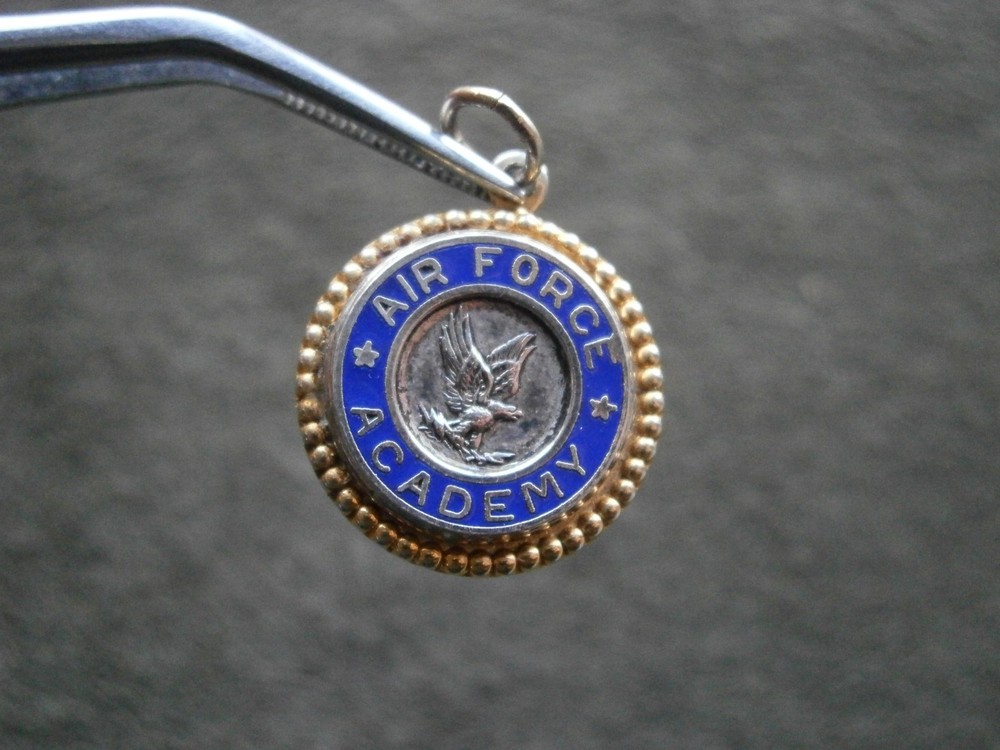 United States Air Force Vintage Goldtone Enamel Bracelet Charm Pendant 2.7g