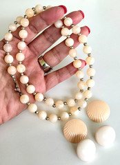 Vintage Dusty Rose & Peach Acrylic Bead Necklace 25″ & 2 Pierced Earrings Set