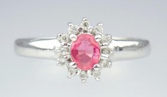 Beautiful Vintage Estate Solid 9K White Gold Red Spinel Floral Ring Size 7