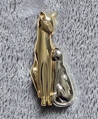 Vintage Cats Brooch Pin Gold Silver Tone Mother Kitten Sleek 2.25″ EUC US SELLER