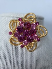 Vintage Weiss rhinestone brooch with 16 gorgeous rhinestones. 6.4 and 2 mm stone