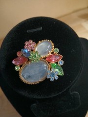 Exquisite Opaline Glass Cabochon Flower Daisy Forget Me Not Gold tone Brooch