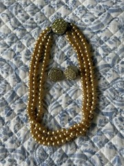 Vintage Sarah Coventry Triple Stand Of Faux Pearls Choker & Clip On Earrings