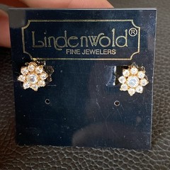 Vtg Lindenwold Fine Jewelers Gold Tone Faced Crystal Rhinestone Cubic Z Clip On