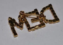 VINTAGE PATRIOTIC DEM PIN BROOCH GOLD METAL RHINESTONES RED WHITE BLUE