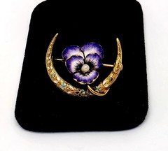 SMALL ANTIQUE ENAMELED 14K GOLD CRESCENT MOON & PURPLE PANSY PIN