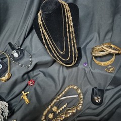 Jewelry Vintage to Modern Costume Mixed Lot Estate Gold Tone
