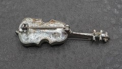 Vintage Pavé Crystal Rhinestone Enamel Violin Music Instrument Brooch Pin