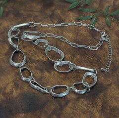 Chico’s Silver Hammered Open Oval Asymmetrical Chain Link Necklace 40″L Used