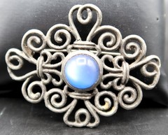 Vtg Silver Tone Scroll Work W/ Blue Irredescent Center Cabochon Bead Brooch 2.5″