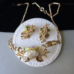Vintage Coro Signed Ceramic Roses Accents Earrings Screw Back Necklace 18″L Set