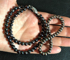 Vintage BLACK Genuine Cultured Pearl Strand Necklace 16″ +Peacock Bracelet P22