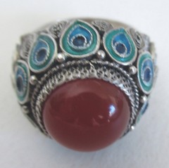 UNISEX SIZE 10 BOLD CHINA EXPORT STERLING RING, PEACOCK ENAMEL & CARNELIAN, 11GR