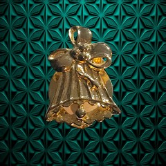 Brooch Clip pin Bell none tarnishing gold color statement piece Christmas Bell