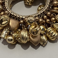 VTG Cha Cha charm/bead cluster expansion bracelet. Dangle silvertone beads. J-37
